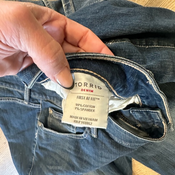 Torrid Boyfriend Mid Rise Stretch Jeans - Picture 6 of 9